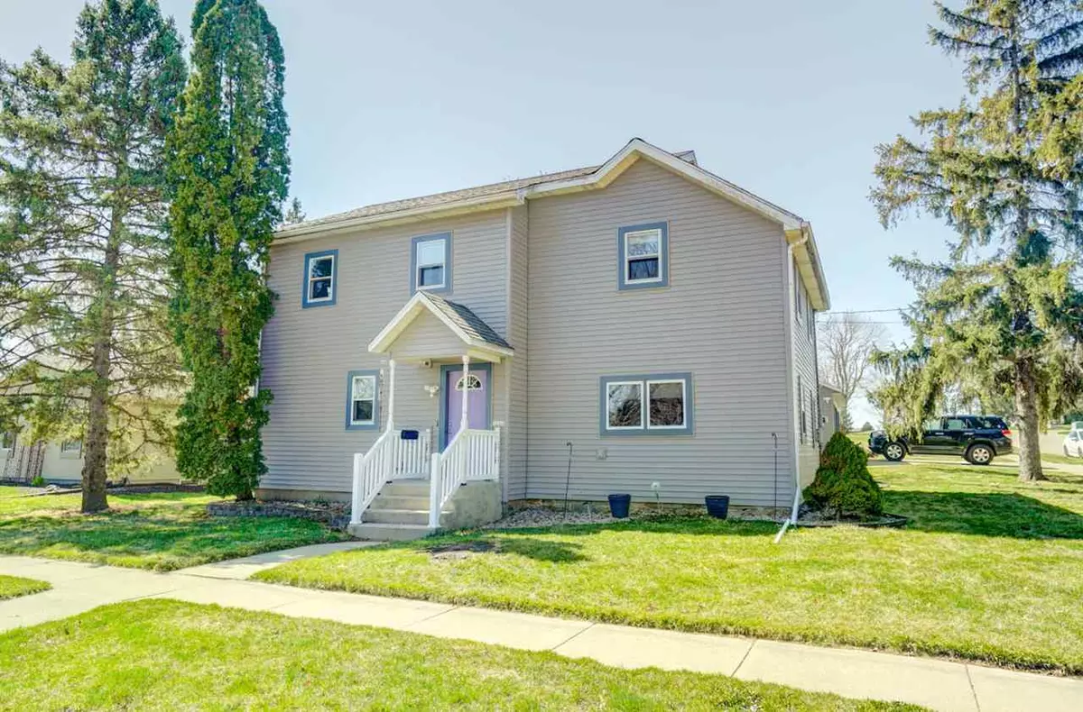 Columbus, WI 53925,1006 Dix St