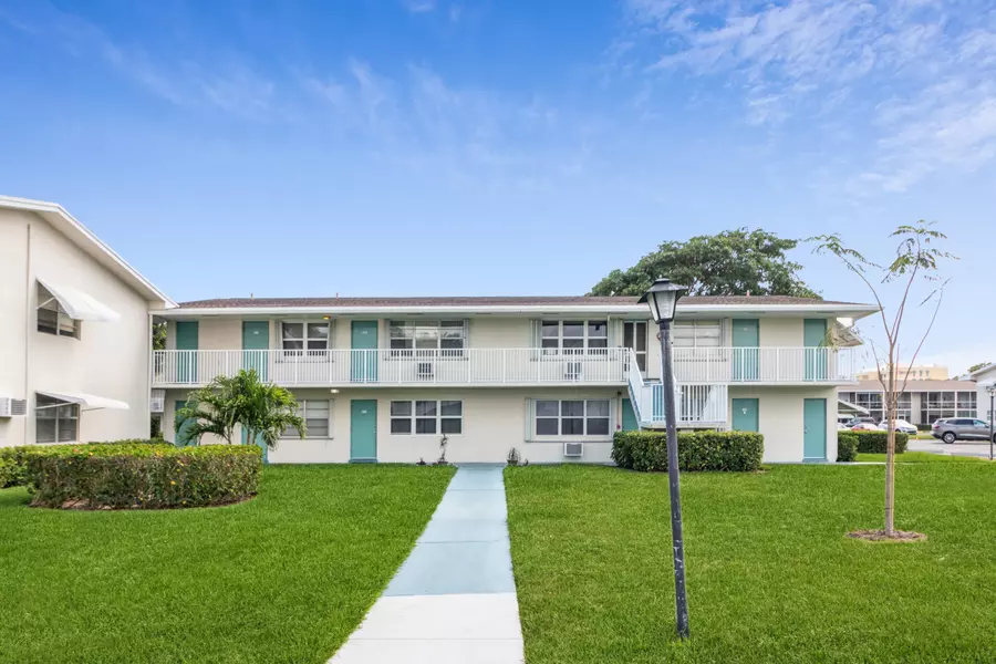 300 W Horizons 104, Boynton Beach, FL 33435