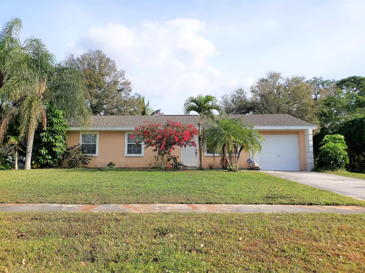 Port Saint Lucie, FL 34983,382 NE Brasher CT