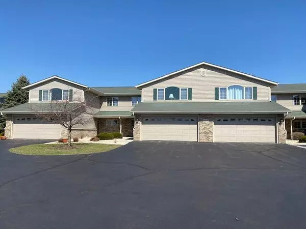 685 Stoney Creek Ct Unit 2, West Bend, WI 53095