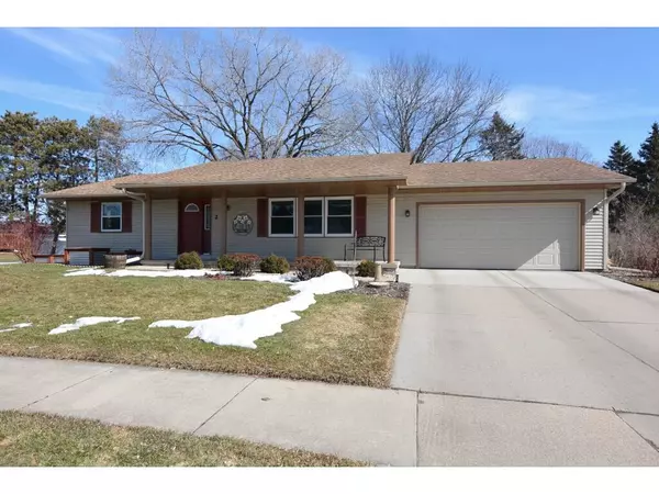 2 Arbor Ct, Waunakee, WI 53597