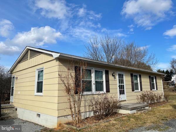 24 S GREENWAY AVE, Boyce, VA 22620