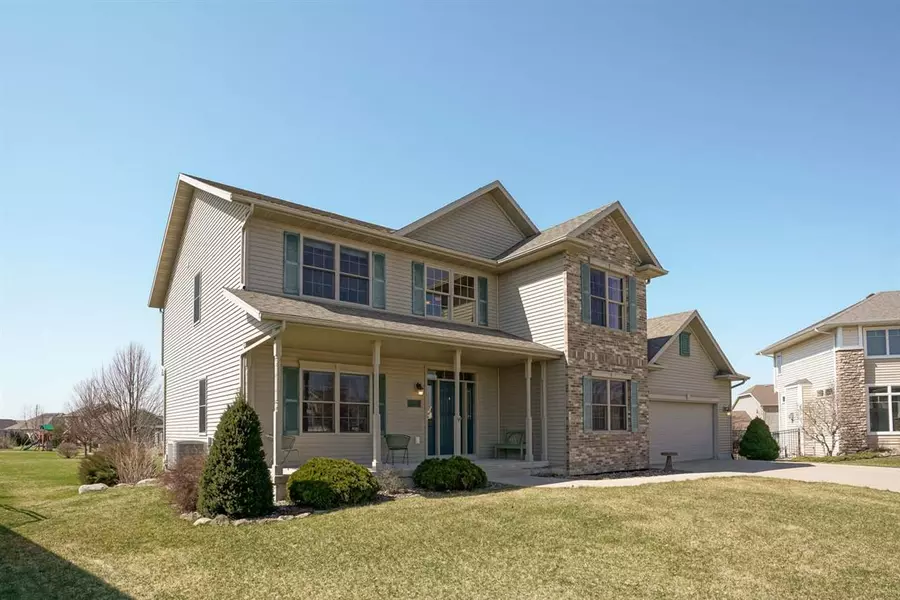 2117 Hoel Cir, Stoughton, WI 53589