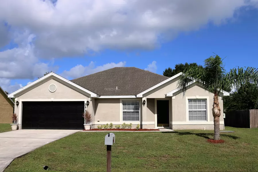 251 SE Wallace TER, Port Saint Lucie, FL 34953