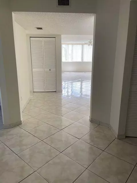 Lake Worth, FL 33467,6698 N 10th AVE 203