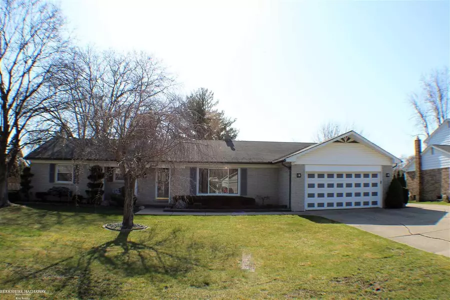 5320 Vincent Trl, Shelby Twp, MI 48316