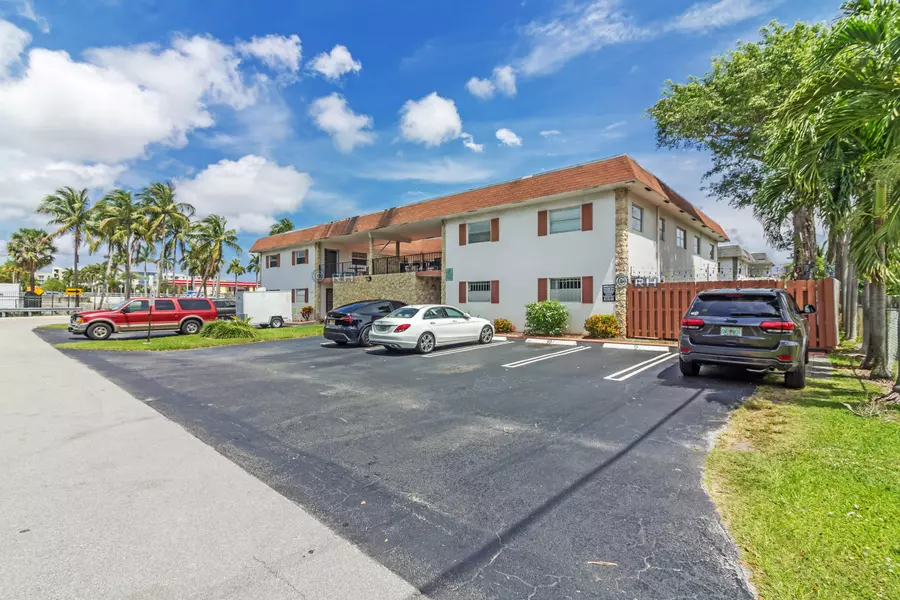 344 SW 1st ST 6, Pompano Beach, FL 33060