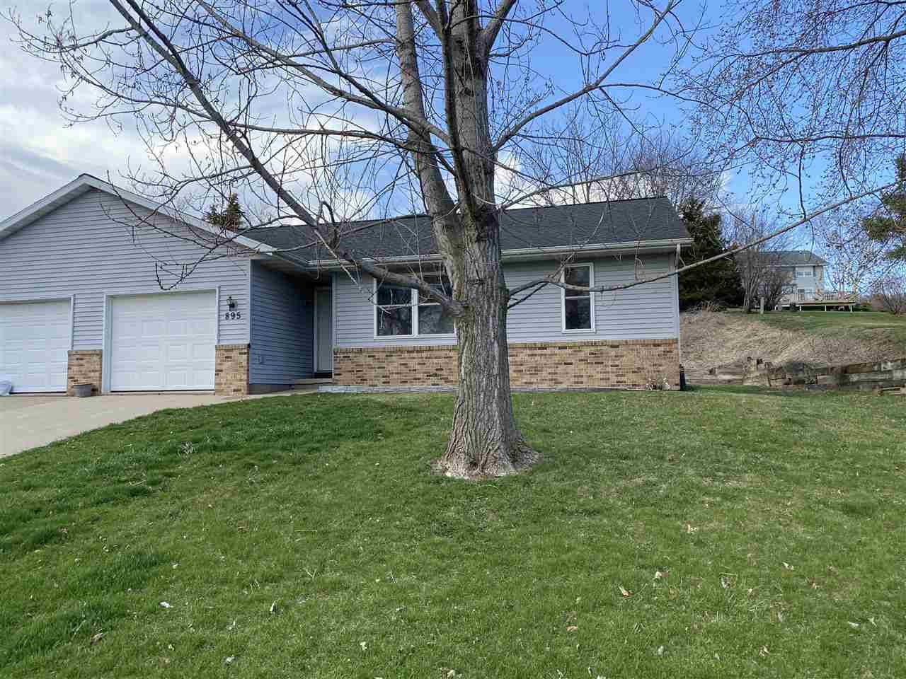 895 Iroquois Cir, Baraboo, WI 53913