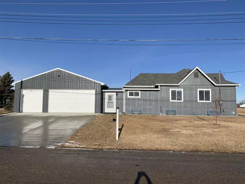 202 Ave. H, Anamoose, ND 58710