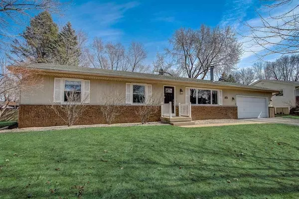 1002 Winston Way, Waunakee, WI 53597