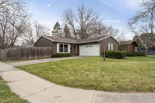 1601 Golden Oak Ln, Madison, WI 53711