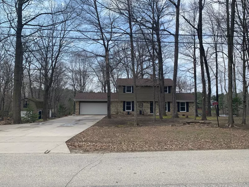 1565 Lakeview Rd, Farmington, WI 53090