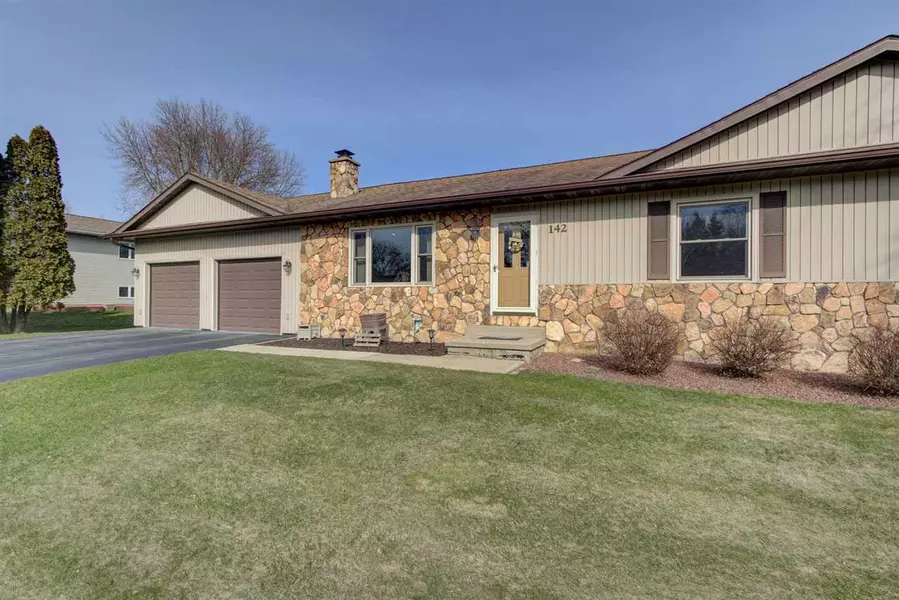 142 Hilltop Dr, Fall River, WI 53932