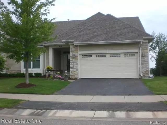 919 STONY LAKE CRT, Oxford, MI 48371