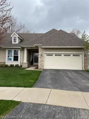 951 STONY LAKE CRT CRT 32, Oxford, MI 48371