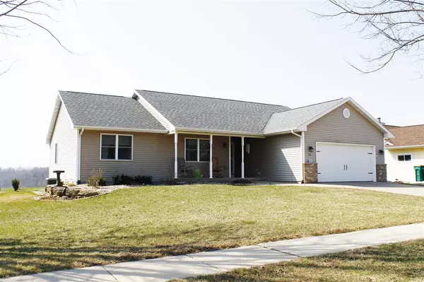 517 Glacier Tr, Mount Horeb, WI 53572