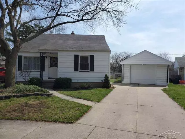 1921 EYMER, Saginaw, MI 48602