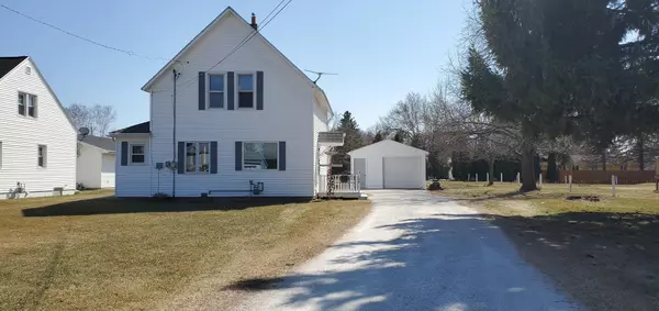 136 E Church St, Mishicot, WI 54228