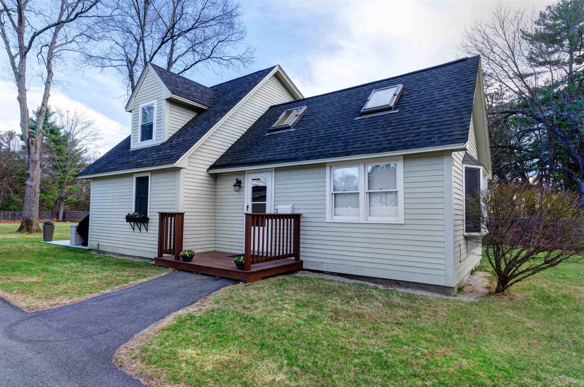 3 Oakwood ST, Hudson, NH 03051