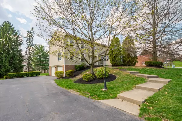 100 Valley Forge Dr, Cranberry Township, PA 16066