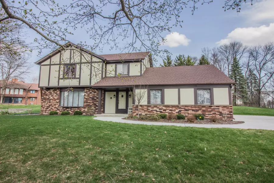 16850 Pepper Ln, Brookfield, WI 53005