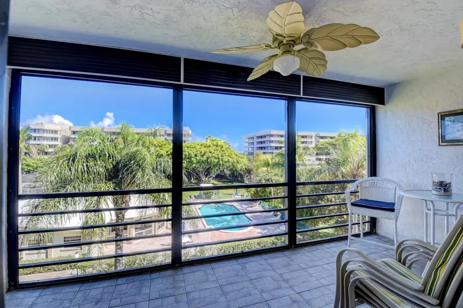 555 Banyan Tree LN 210, Delray Beach, FL 33483