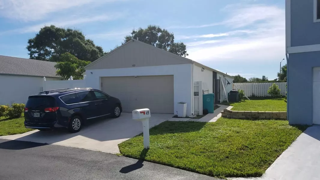 49 Buxton LN, Boynton Beach, FL 33426