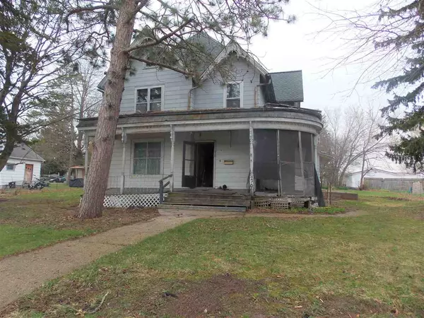 216 W Main St, Benton, WI 53803