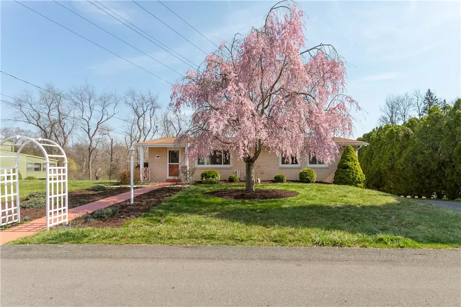 323 Laurel Hill Rd, Allison Park, PA 15101