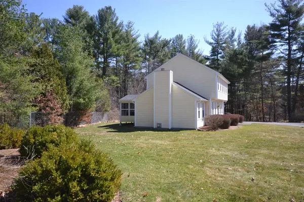 Litchfield, NH 03052,4 Spicebush CIR