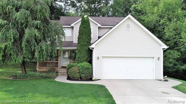 2409 HICKORY CIRCLE DR, Howell, MI 48855