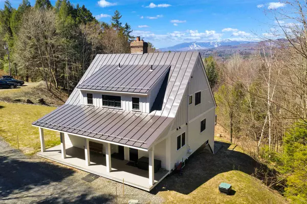 99 Gulch RD, Stowe, VT 05672