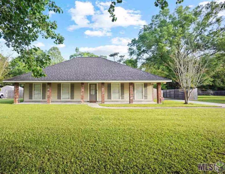 7595 HICKORY RIDGE DR, Denham Springs, LA 70706