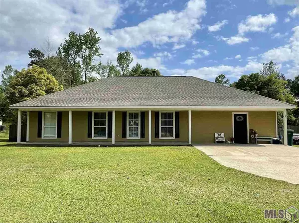 10926 CROSSOVER RD, Denham Springs, LA 70726