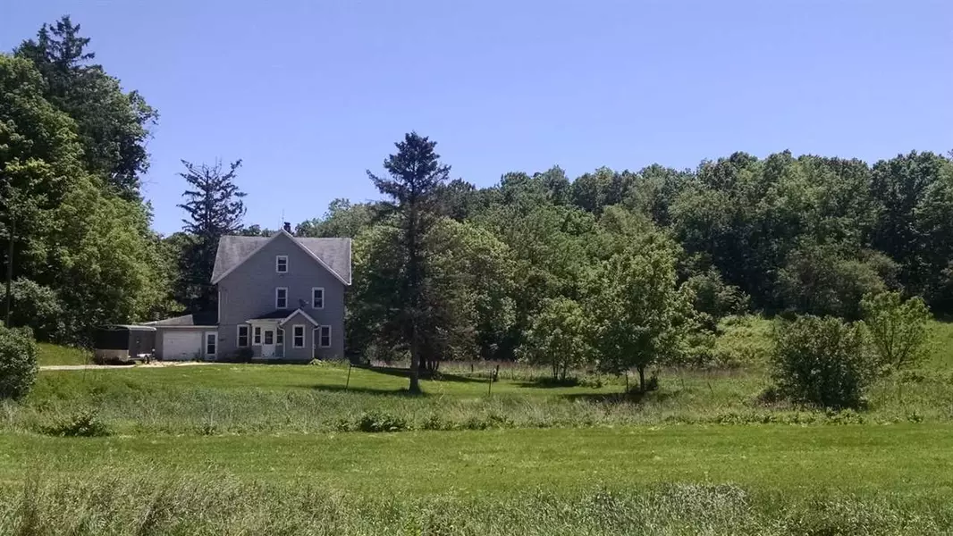 W8617 Sawmill Rd, Blanchardville, WI 53516