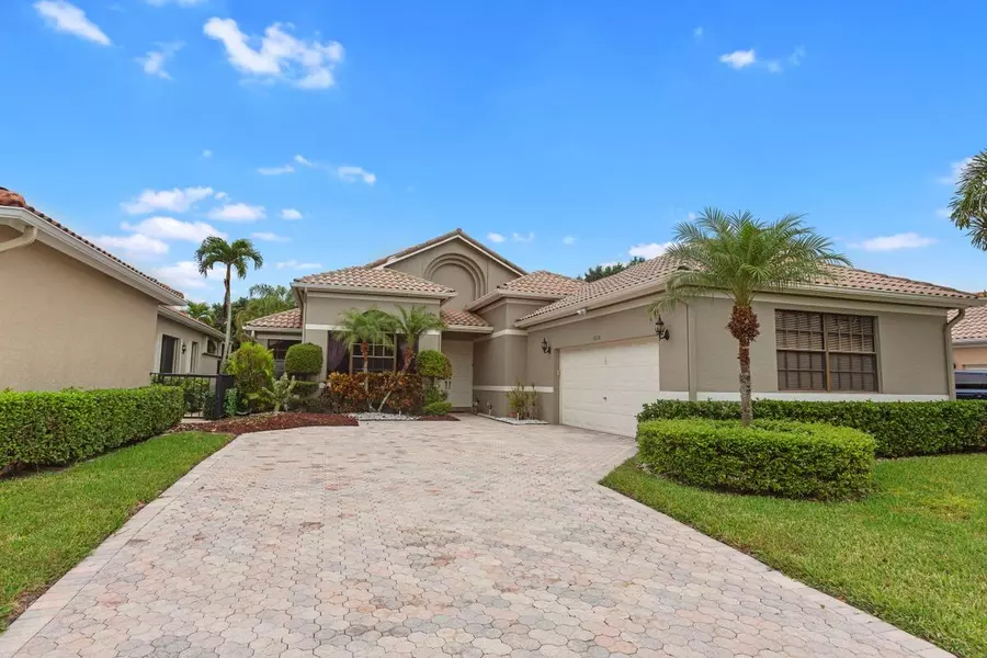 10100 Dover Carriage LN, Lake Worth, FL 33449