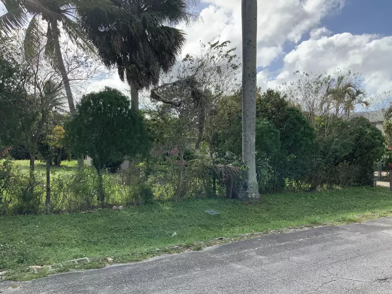 4662 Carver ST, Lake Worth, FL 33463