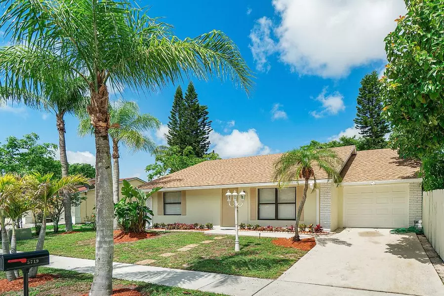 5719 E Ithaca CIR, Lake Worth, FL 33463