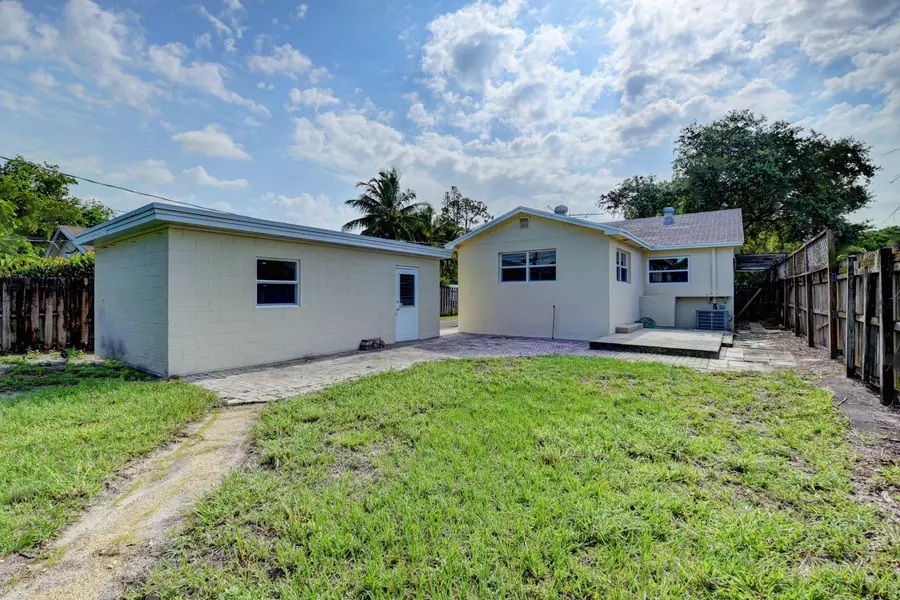 1101 Lehto LN, Lake Worth, FL 33463