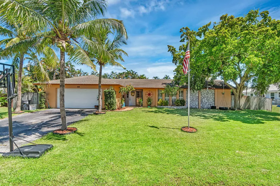 44 W Plumosa LN, Lake Worth, FL 33467