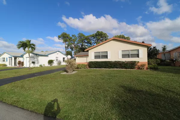 Lake Worth, FL 33463,6309 Silver Moon LN