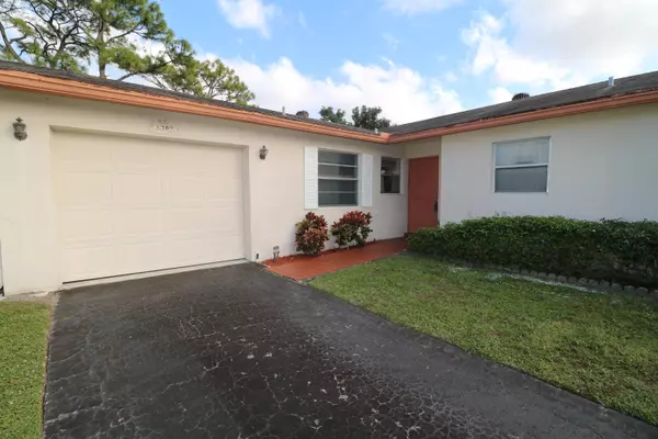 Lake Worth, FL 33463,6309 Silver Moon LN