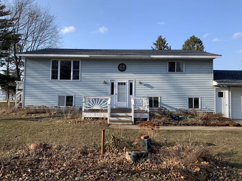 N1553 Cottage Ln, Bergen, WI 54658