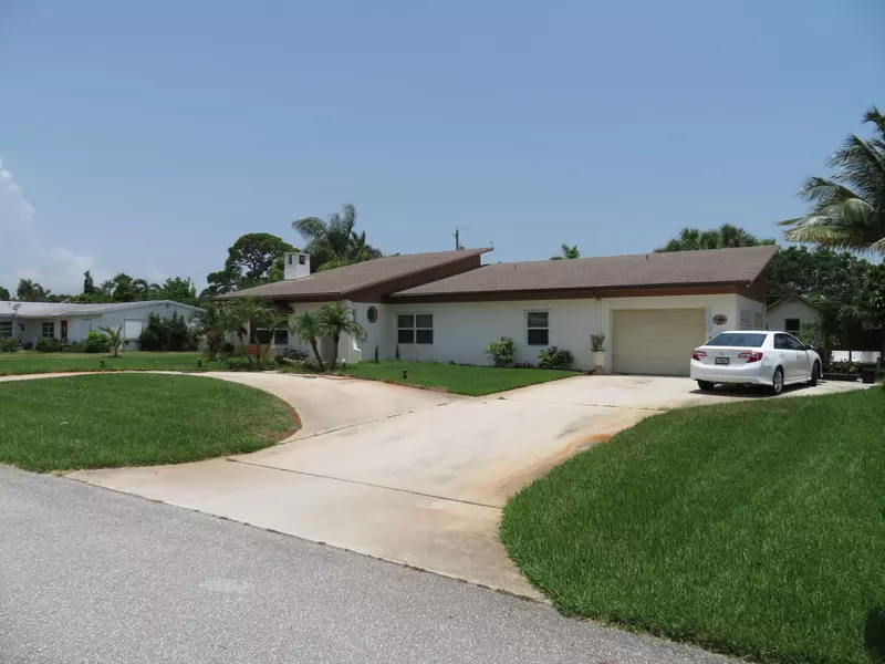 395 Beacon ST, Tequesta, FL 33469