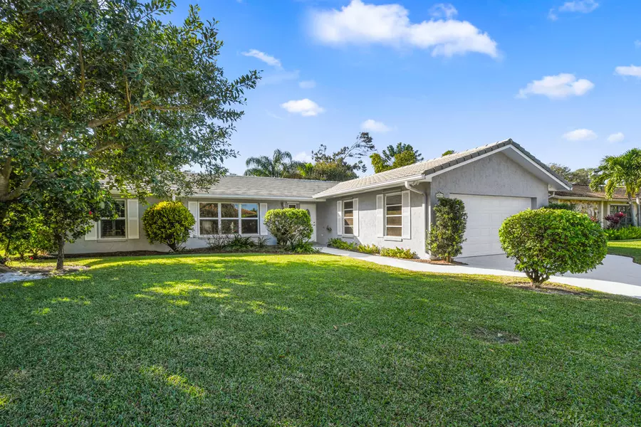 37 N Poplar RD, Tequesta, FL 33469