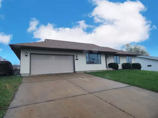 1107 N Johns St, Dodgeville, WI 53533