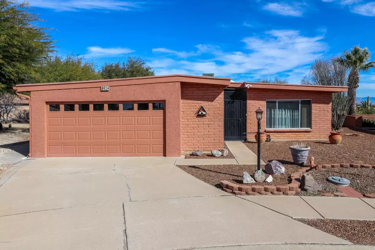 Green Valley, AZ 85614,924 W Via Pitic