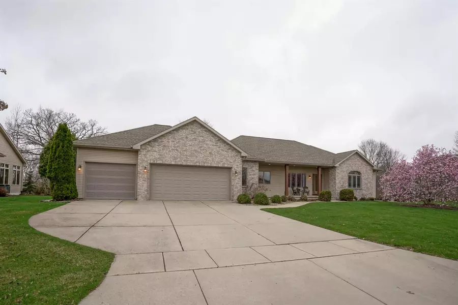 123 Paradise Cir, Deforest, WI 53532