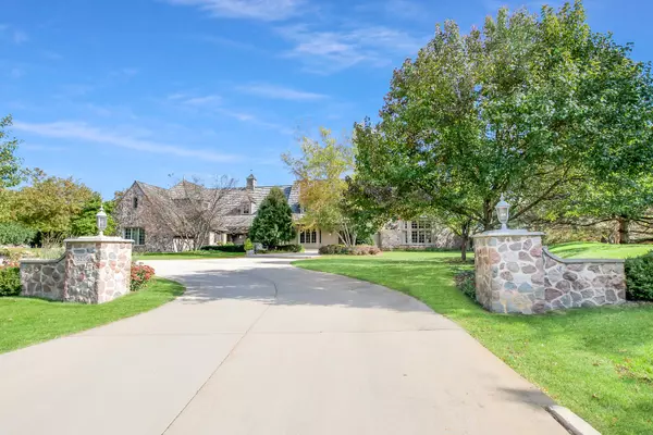 Mequon, WI 53092,5206 W River Trail Ct