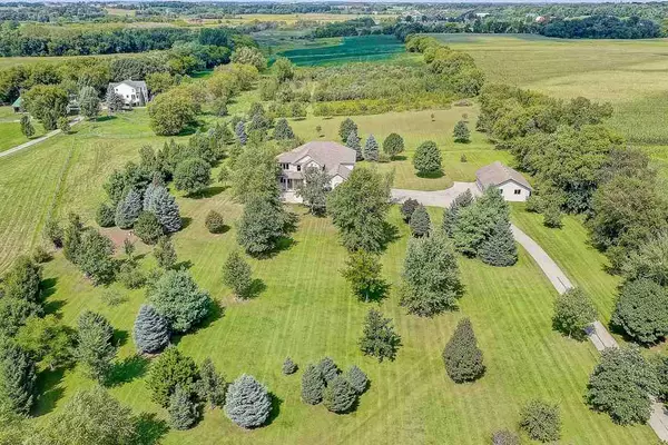 3180 Happy Valley Rd, Sun Prairie, WI 53590